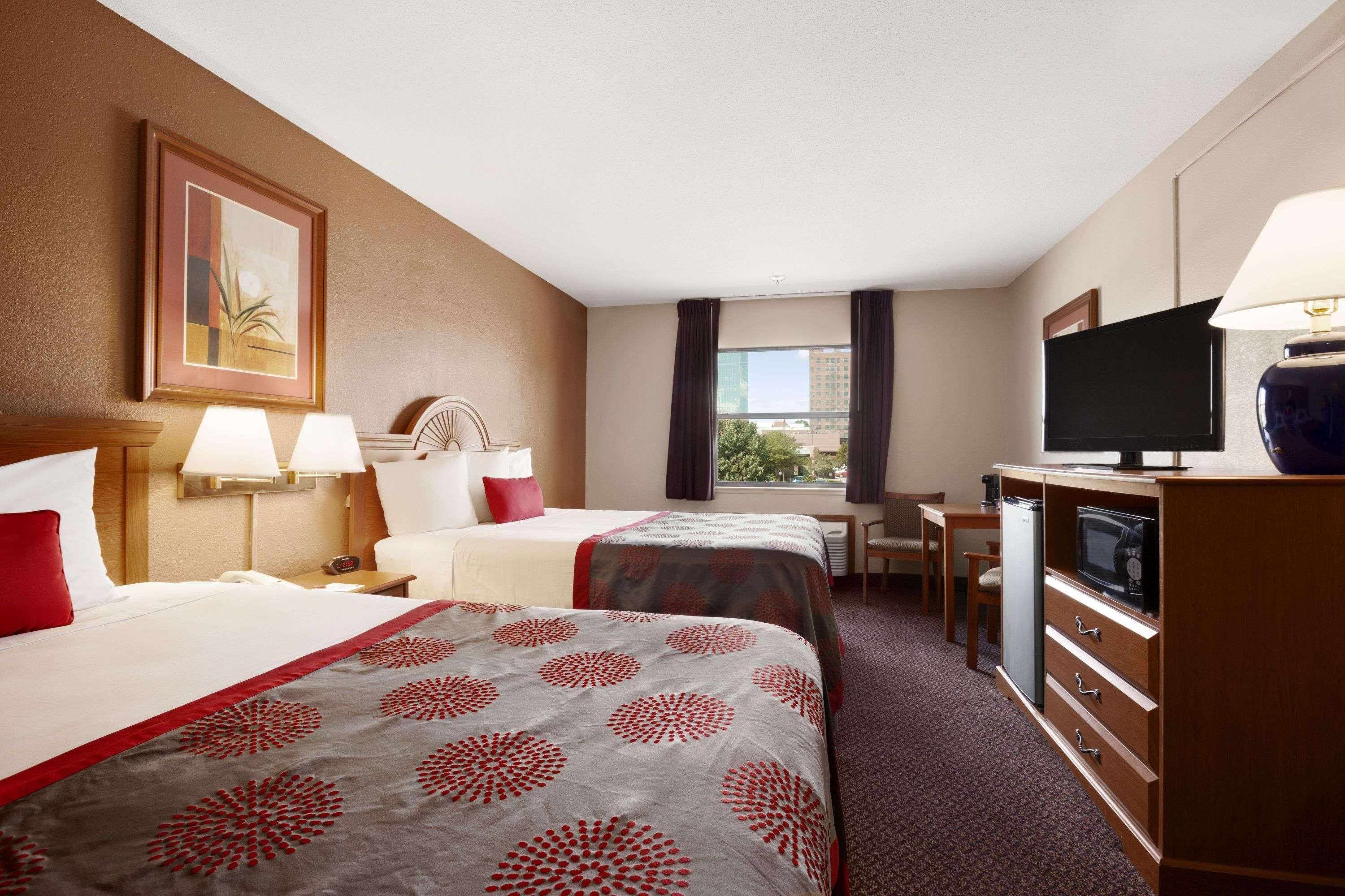Ramada By Wyndham Sioux City Exterior photo