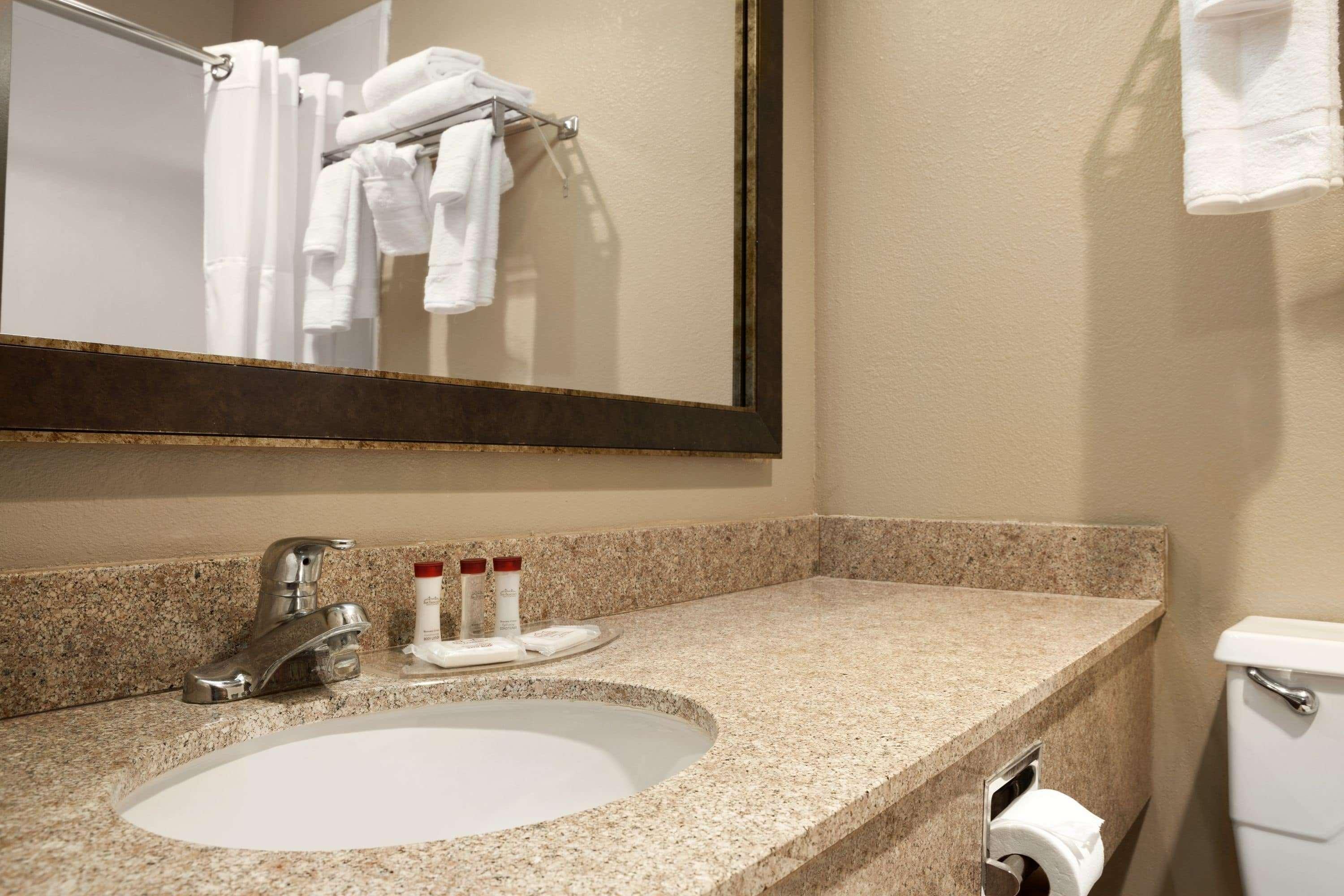Ramada By Wyndham Sioux City Exterior photo
