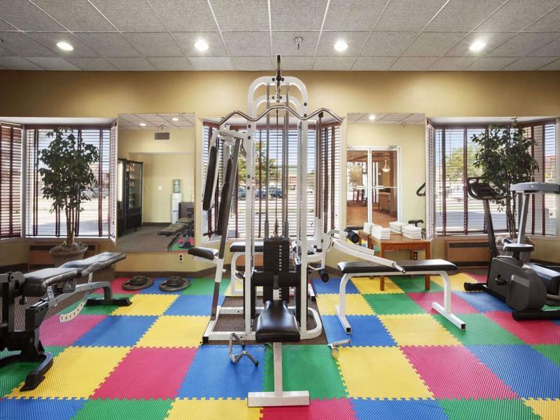 Ramada By Wyndham Sioux City Exterior photo